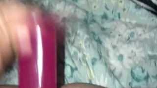 teen makes herself cum