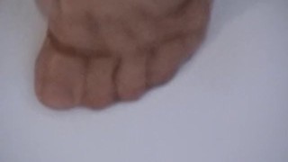 Die Geile Feinstrumpfhose einpissen