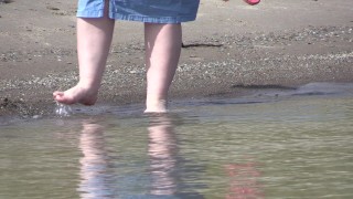 On high heels and bare feet on the sand, plump legs walk along the shore.