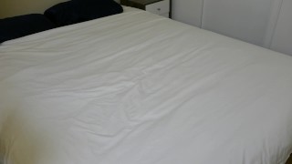 Sweaty, straight Aussie jerks off for third time on hot day