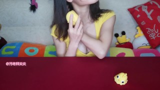 非常黄的女人和非常黄的鸡