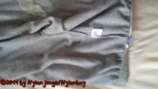 Ein Kondom läuft aus