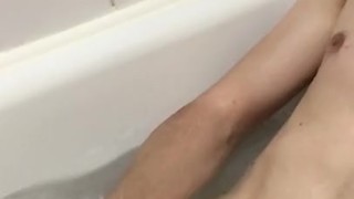 Horny teen cums on his sixpack!