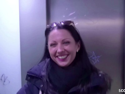 GERMAN SCOUT - DEUTSCHES TEENY JULY AUS BERLIN AUF PARKDECK AO GEFICKT