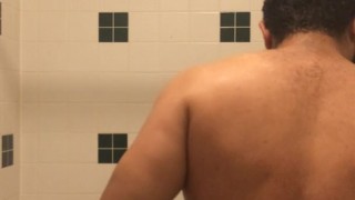 vlog #30 filming myself showering and washing my hair.