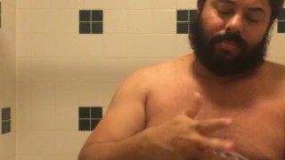 vlog #30 filming myself showering and washing my hair.