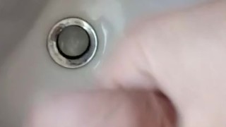Sborrata nel bidet!!!