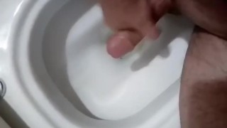 Sborrata nel cesso pubblico durante la pausa !!!