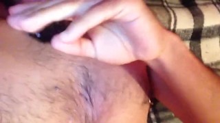 eyaculando mientras me penetro con mi dildo