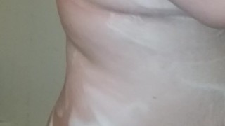 Amateur chubby gf showering