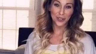 Slut MILF fills her holes and stretches her gaping ass live on Snapcha