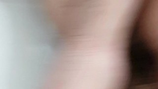Petite branlette sous la douche avec grosse éjaculation