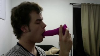 Dildo Sucking (Otter)