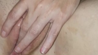 Amazing Amy fingers her pussy!!