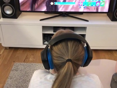 Fortnite and Fuck! Cute Gamer Girl Gets Fucked While Playing Fortnite Br! 