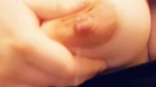 Mamas milky tits