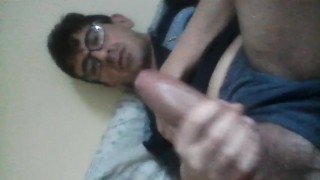 sega mattutina col pisellone all'impiedi