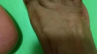 Amateur MILF playing with Toes and Feet