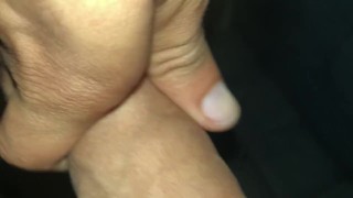 Milf italiana me lo succhia al bagno de casa