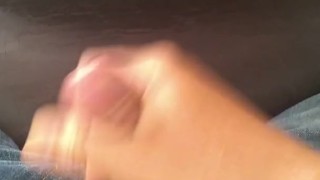 Chico de 25 años ,mastubandoce y terminando