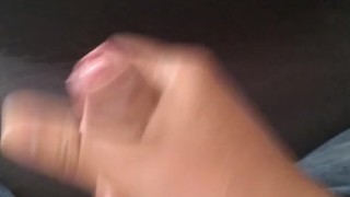 Chico de 25 años ,mastubandoce y terminando