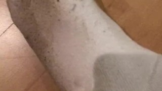 Klaarkomen over witte Puma sok