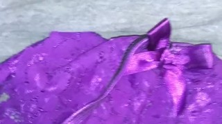 Masturbándome en mis bragas a escondidas