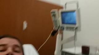 Schnell spritzen beim wichsen im Krankenhaus