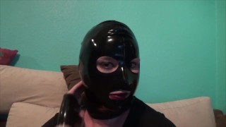 Latex Maske anziehen und tragen
