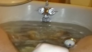 Quick bathtub cumshot
