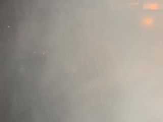 Pov ładna mała stonerka połyka mój ładunek
