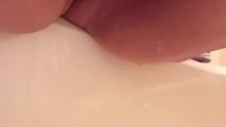 Pissing in my Tub (for all you piss lovers)