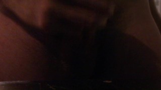 Mec tré chaud se branle et ejacule