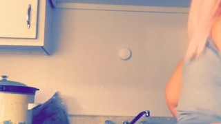 Bbw babe twerks fat ass