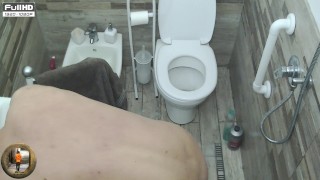 MUSCLE GUY IN A SHOWER GYM ,MY DAILY SPY ROUTINE LOAD:SHOWER WANK PISS
