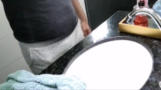 WASHING UNCUT DICK