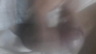 Me hago una buena paja y casi me descubre mi madre