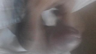 Me hago una buena paja y casi me descubre mi madre