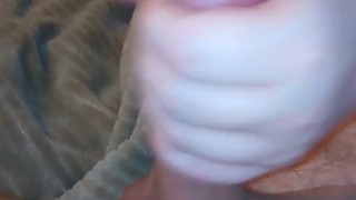 SEXY HANDJOB MADE HIM CUM IN 5 MINUTES