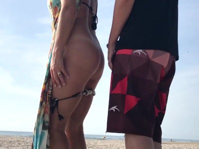Real Amateur Public Standing Sex Risky on the Beach !!! People Walking Near 