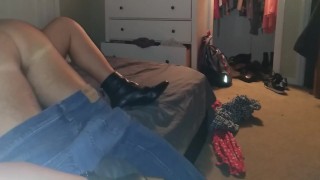 Horny tinder milf pulls up her skirt after coming home from party
