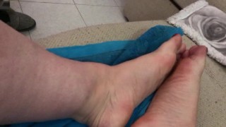 rubbing my feet playing with my pussy with a vibrator... feels good!