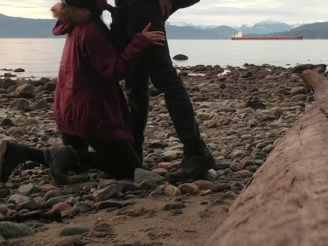 640px x 480px - Asian Teen Gives Blowjob and Flashes on Public Beach - Videos Porno Gratis  - YouPorn