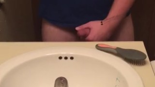 Straight guy jacking off & CUMMING