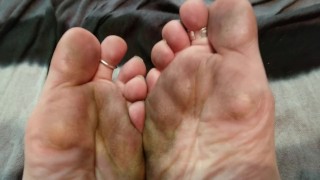Showing off my Dirty Feet & Cute Pussy