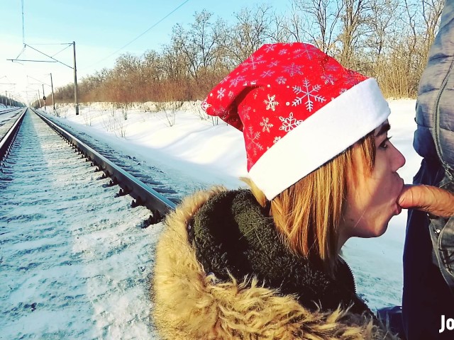 Outdoor Amateur Blowjob - Winter Outdoor Amateur Blowjob on the Railway - Videos Porno Gratis -  YouPorn