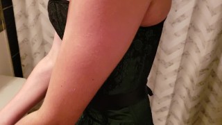 Mylie Blonde shave her vagina