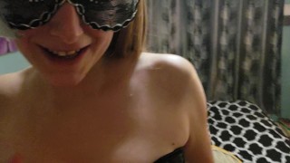 Mylie Blonde fetish de fumeuse et langage vulgaire