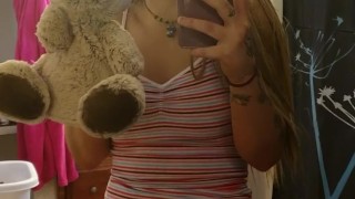 *Sexy jiggling with her teddy bear* ♡