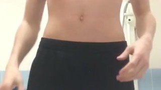 Another public gym wank